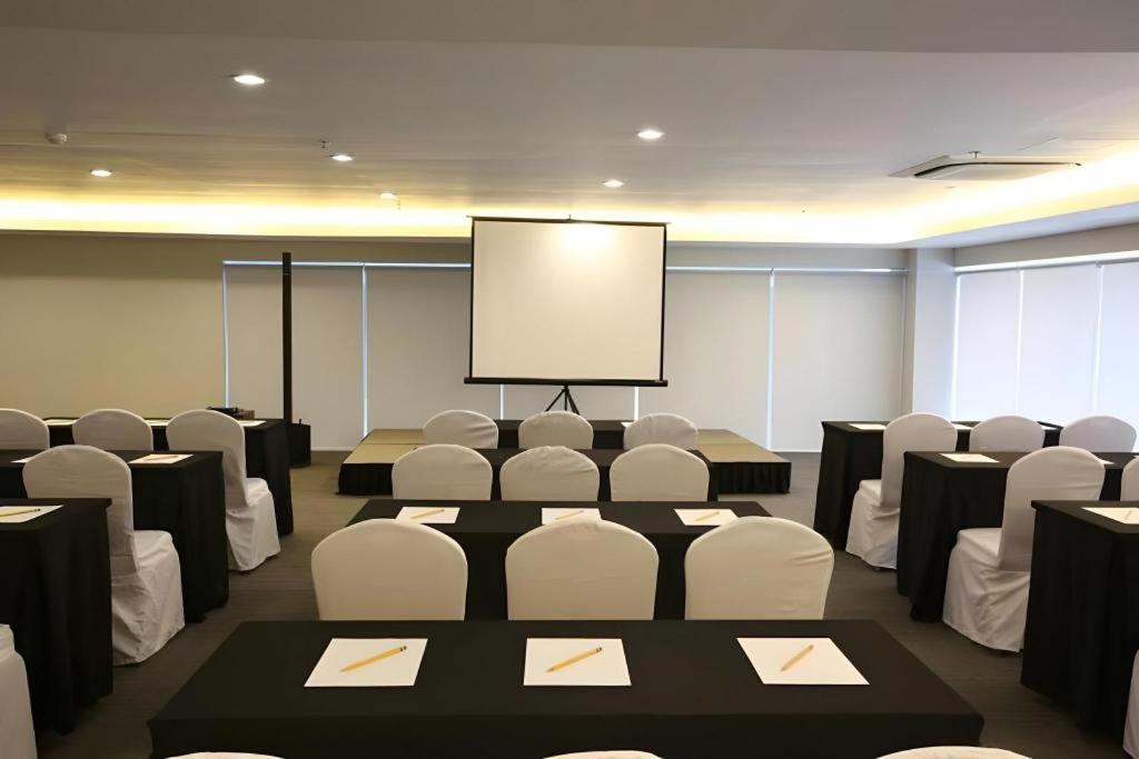 Sequoia Hotel Quezon City Exterior foto